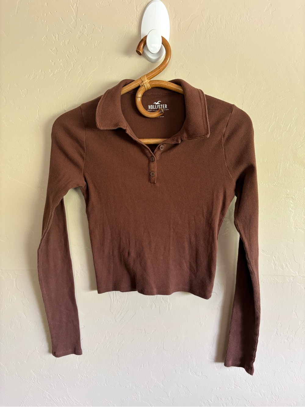 Hollister Ribbed Collared Long Sleeve Cropped Shirt Brown Size Medium Henley